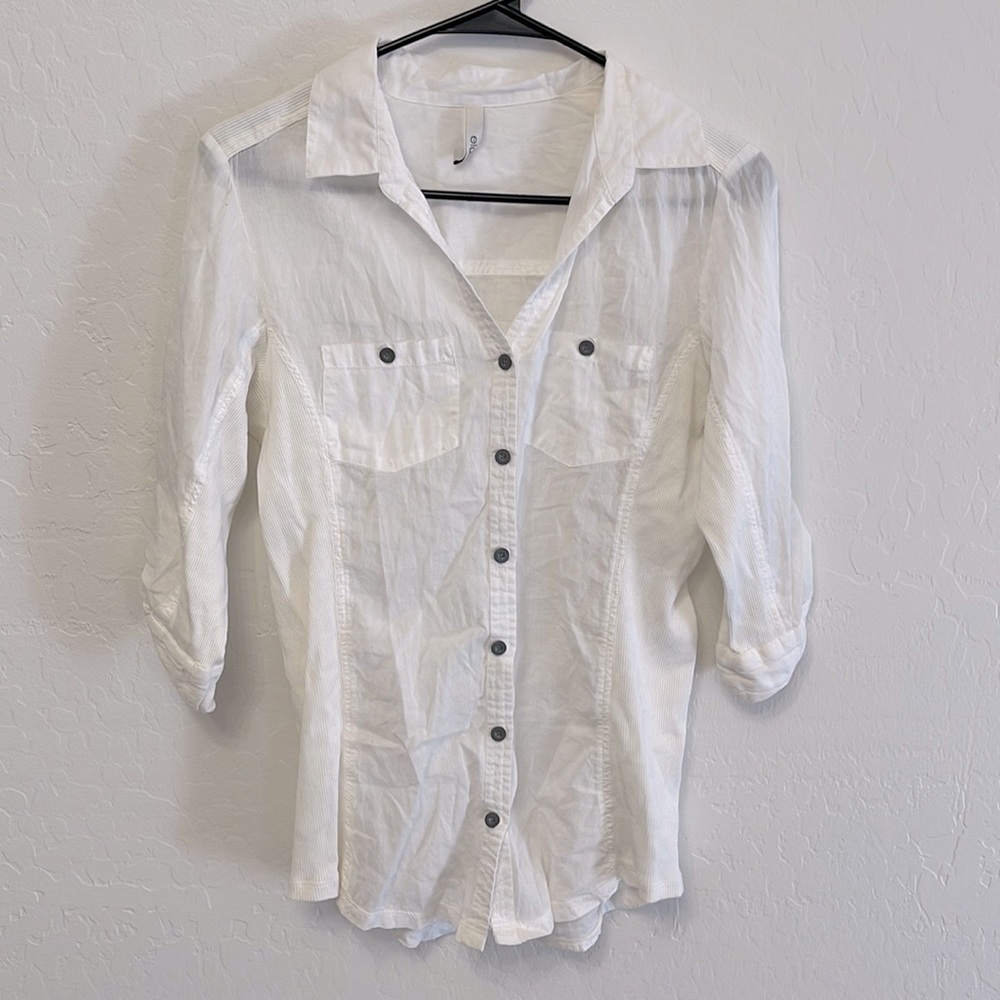 Elon Women’s Medium White Button Down Top